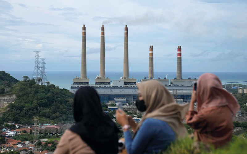 suralaya coal plant indonesia - credit - alamy-2rhddpb