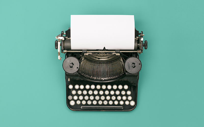 Vintage Typewriter Header. shutterstock_584425921